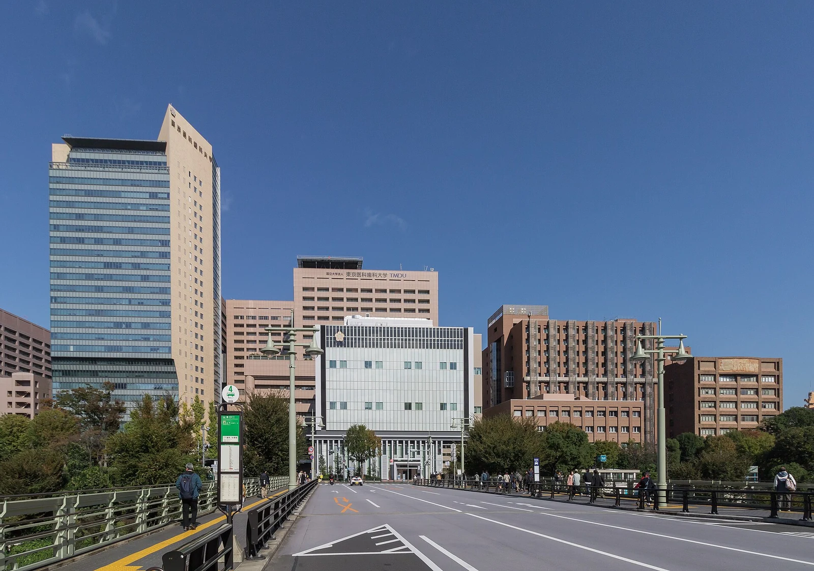 原 Tokyo Medical and Dental University 医学区建筑与道路