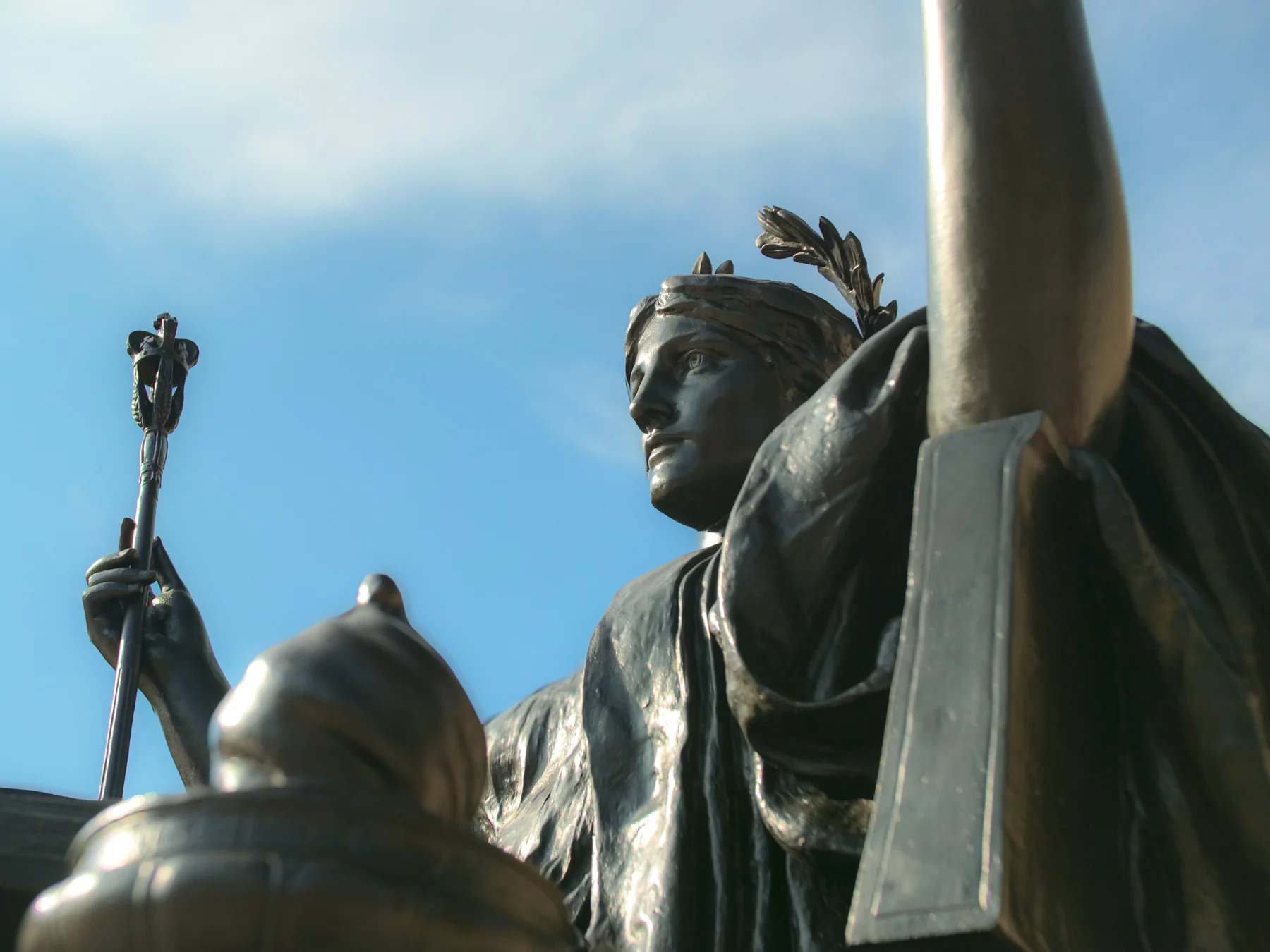 哥伦比亚大学(Columbia University)的 Alma Mater 雕像,2024 年。