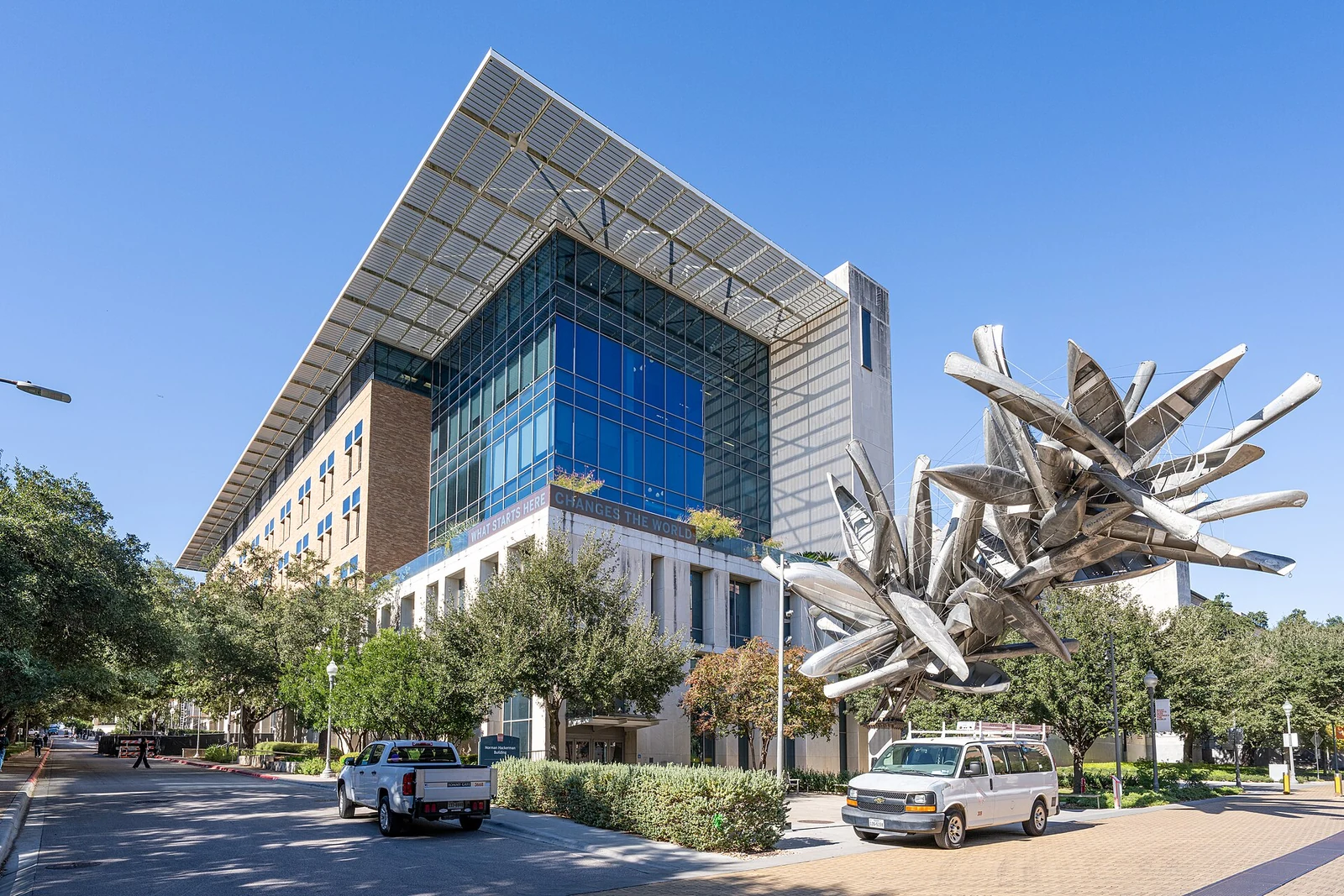 得克萨斯大学奥斯汀分校 Norman Hackerman Building 建筑与街道