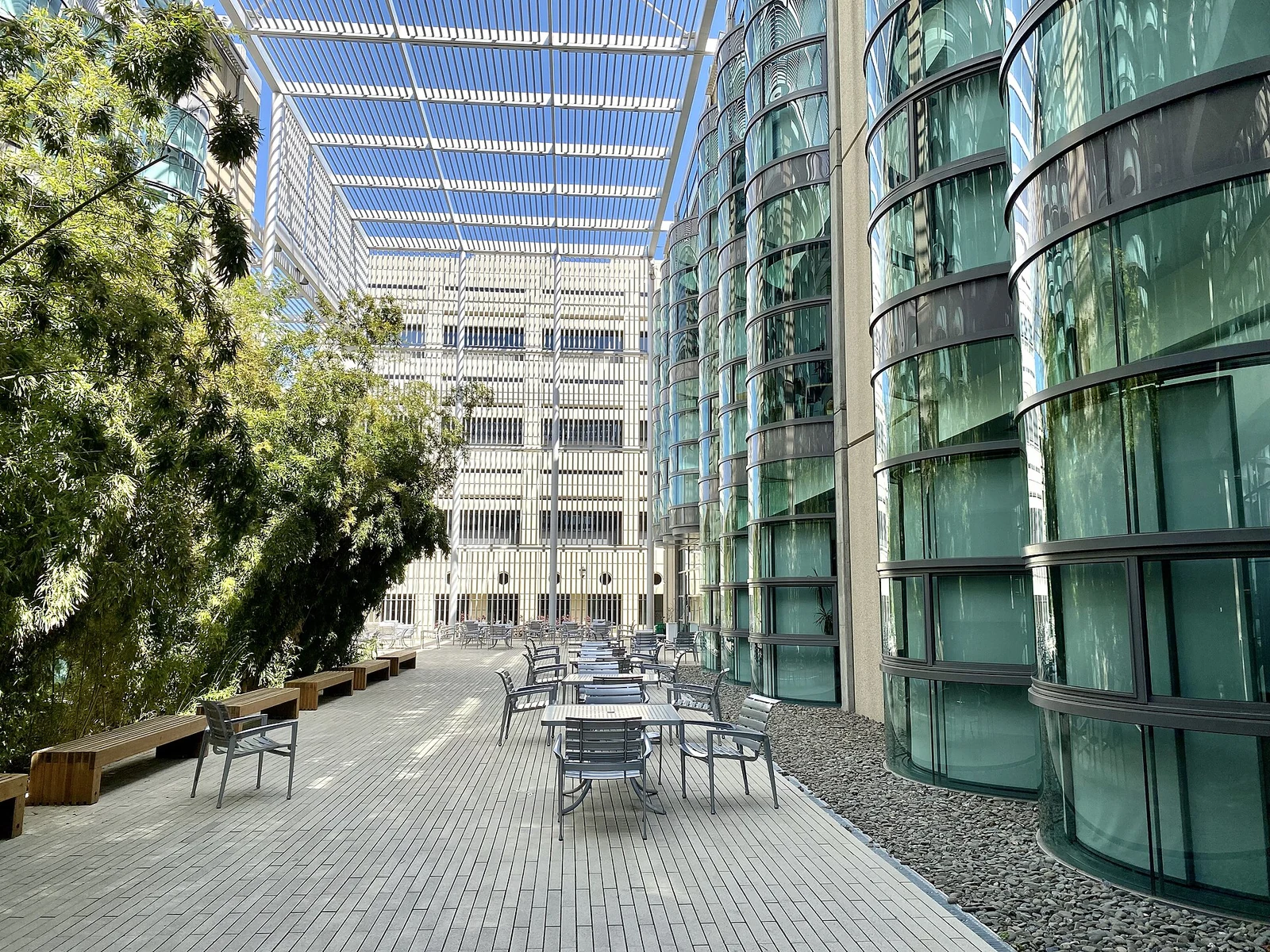 Stanford 临床科学研究中心建筑与室外庭院